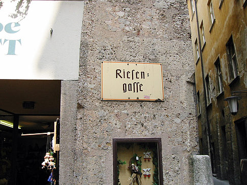 Straßenschild in Innsbruck Fotos